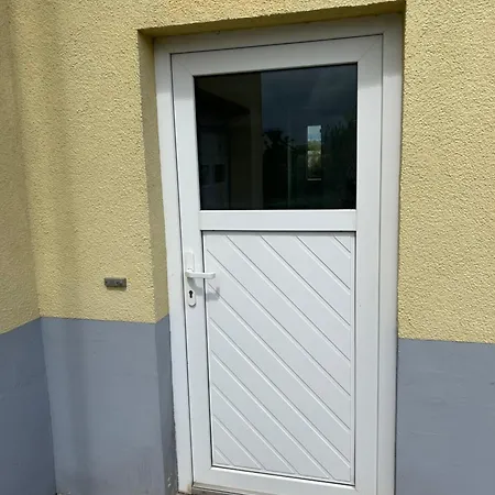 Am Stadtrand Apartment *